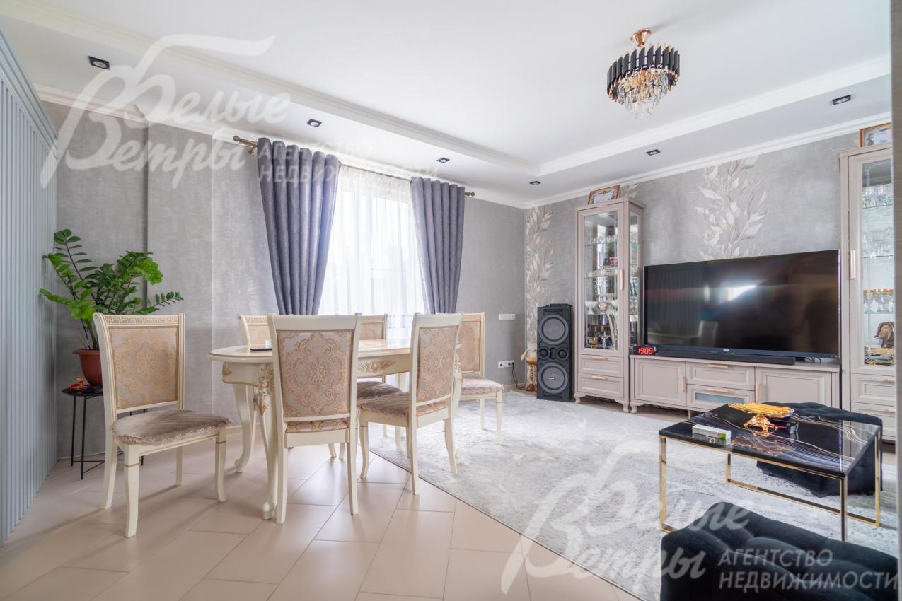 Гостиная-столовая в гостевом доме