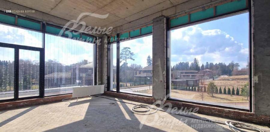 Дом под отделку, панорамное остекление