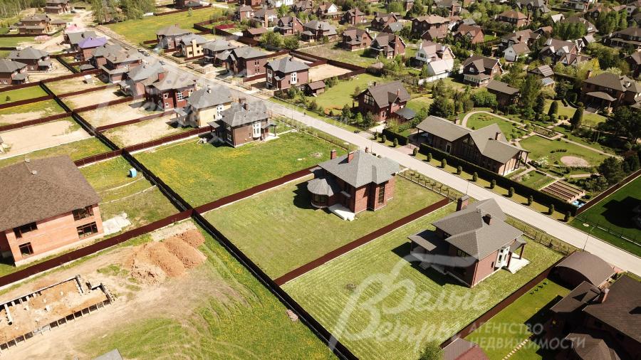 Новые дома в поселке Ильичевка