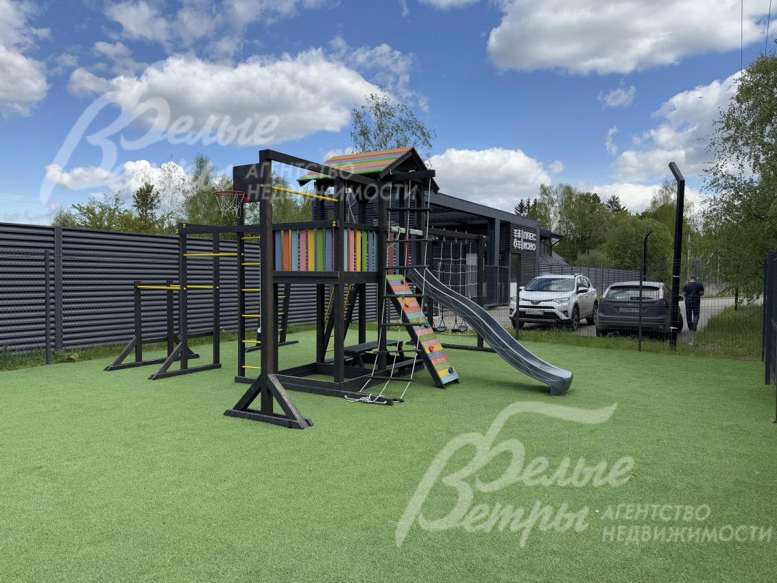 Детская площадка в поселке Плесково