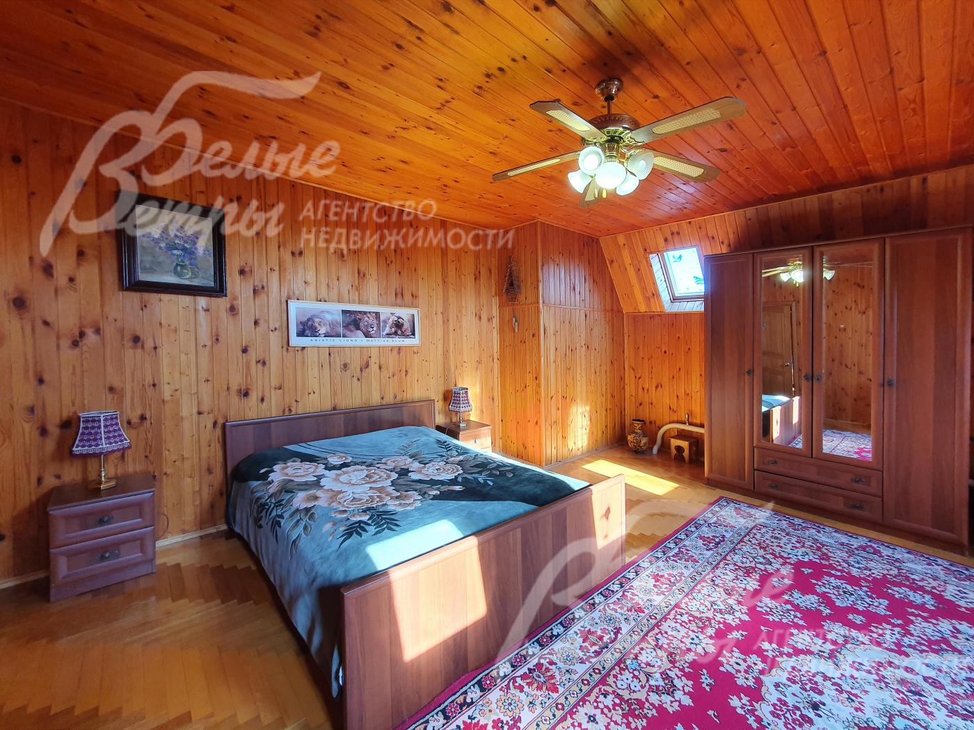 Одна из спален второго этажа