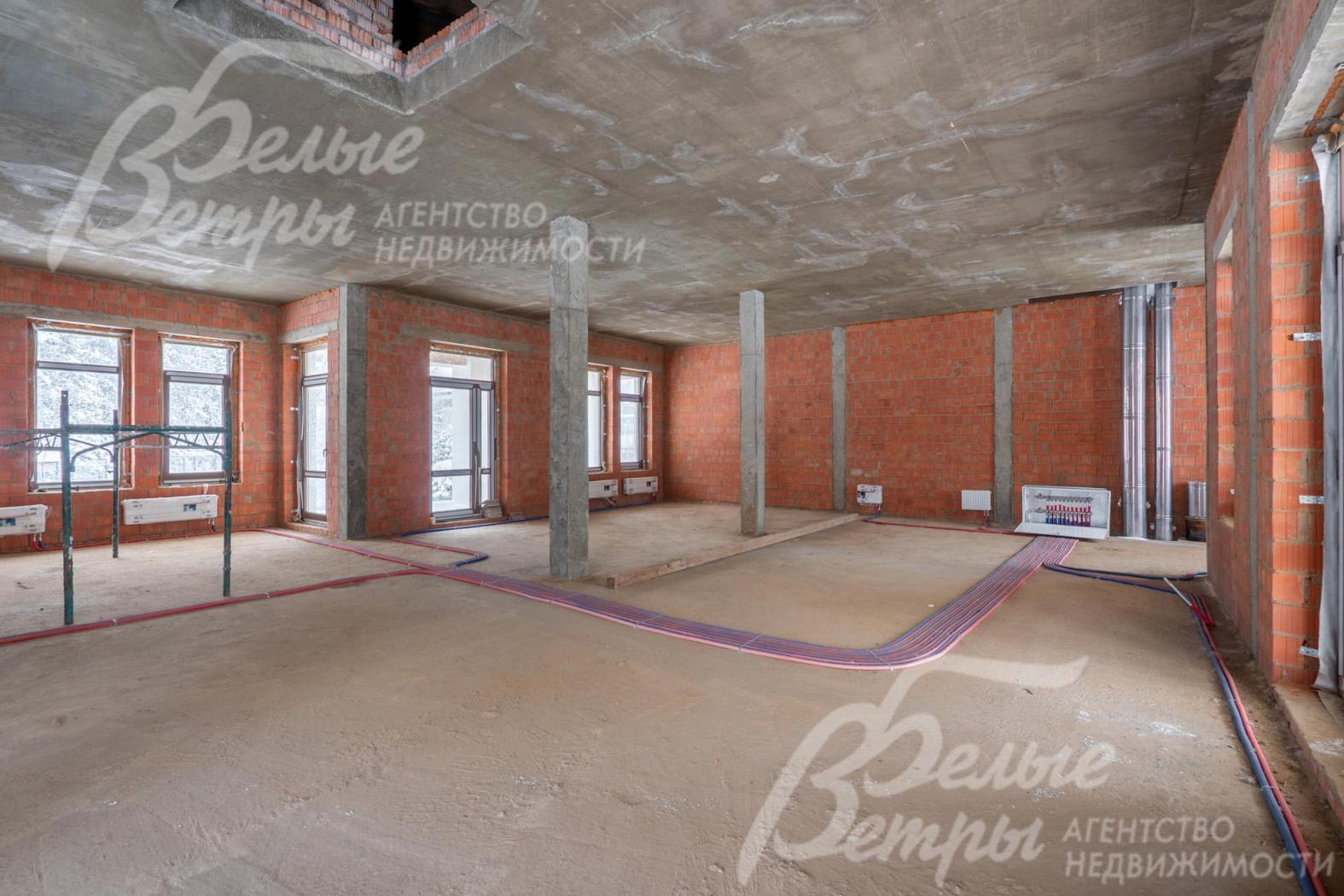 Зона кухни-столовой. Благодаря эффектной планировке помещение можно стильно зонировать 