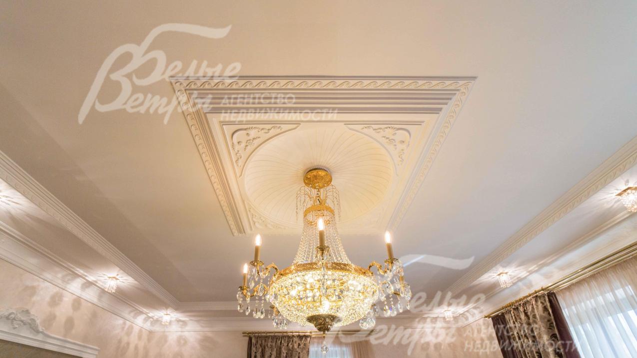 Потолки с кессонами и фигурными элементами