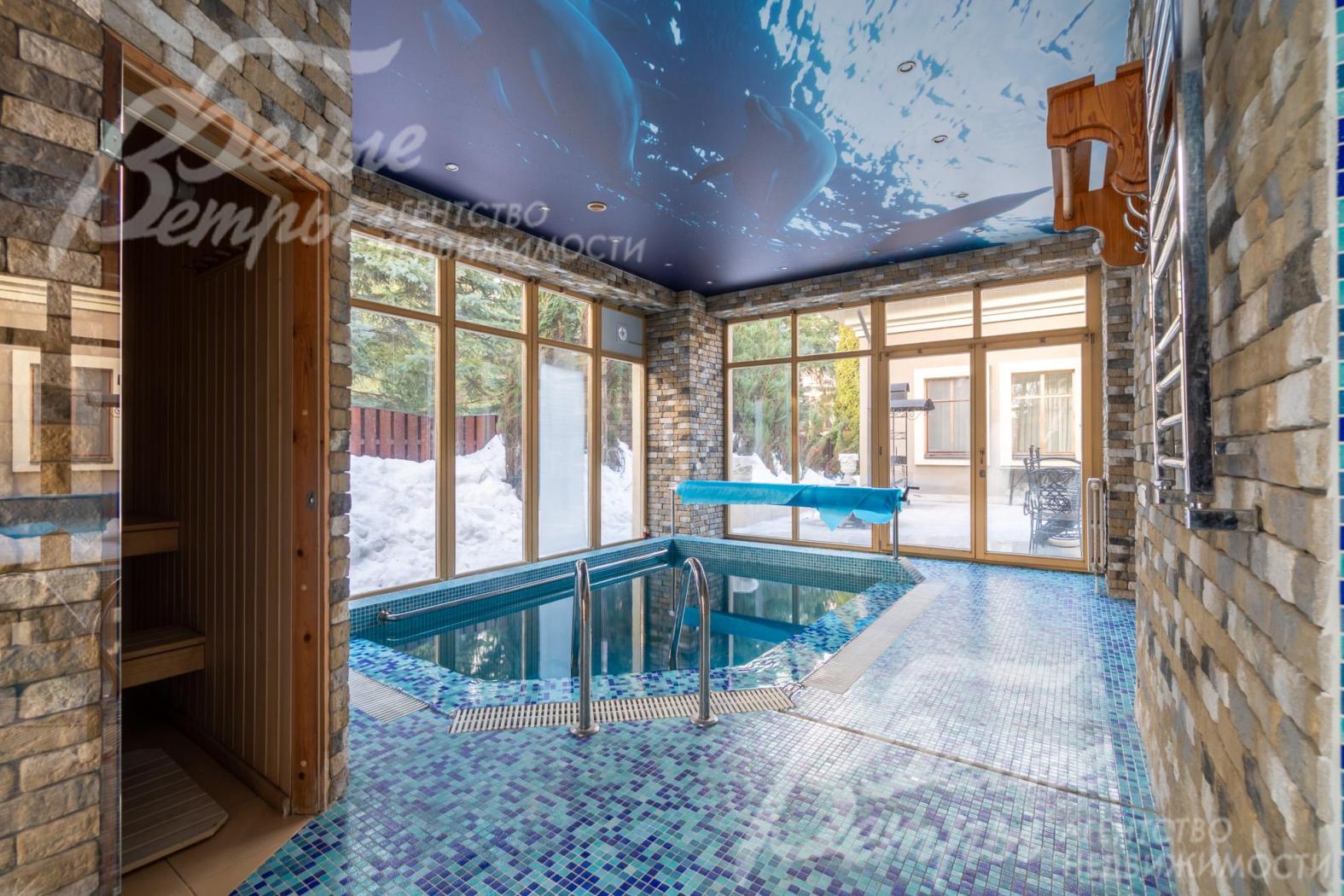 Зона спа с бассейном