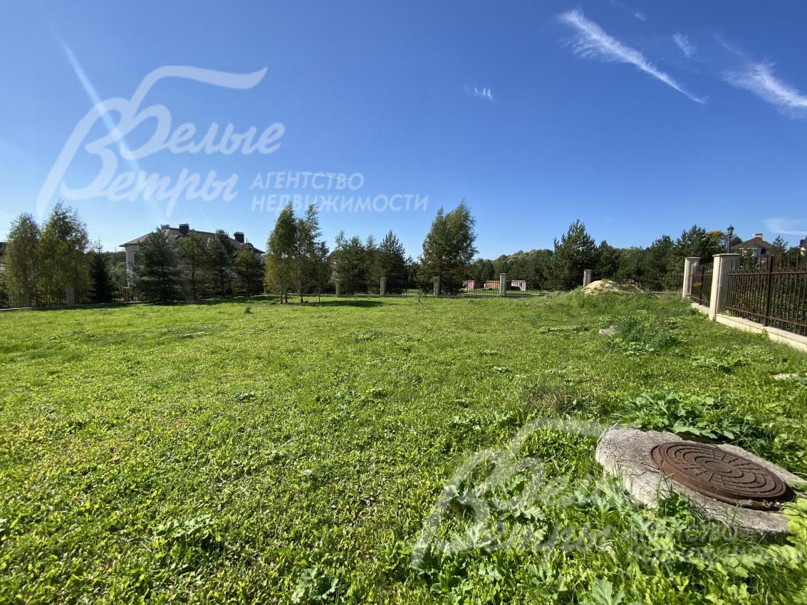 Все центральные коммуникации подведены к участку и входят в стоимость