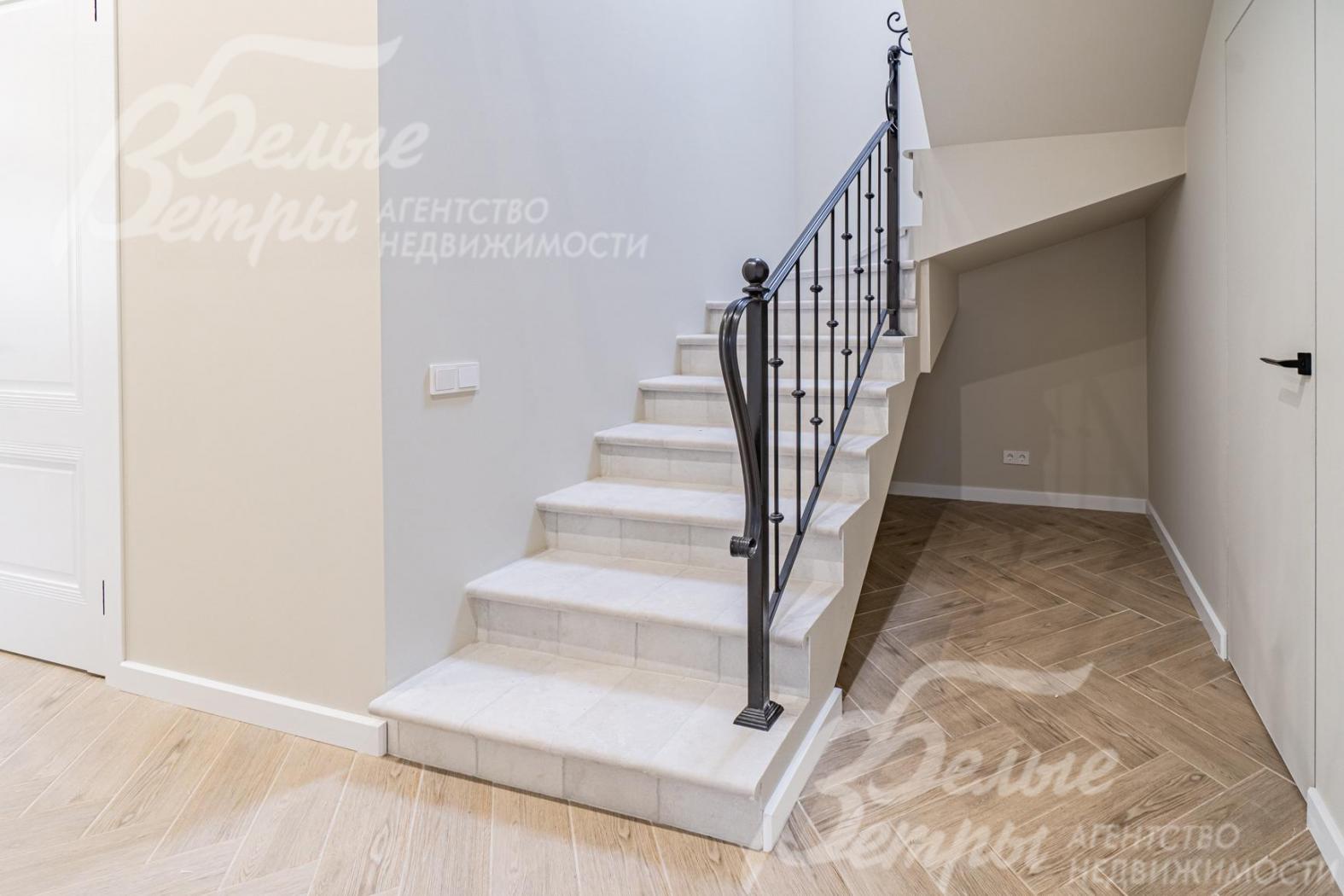 Монолитная лестница на 2-й этаж