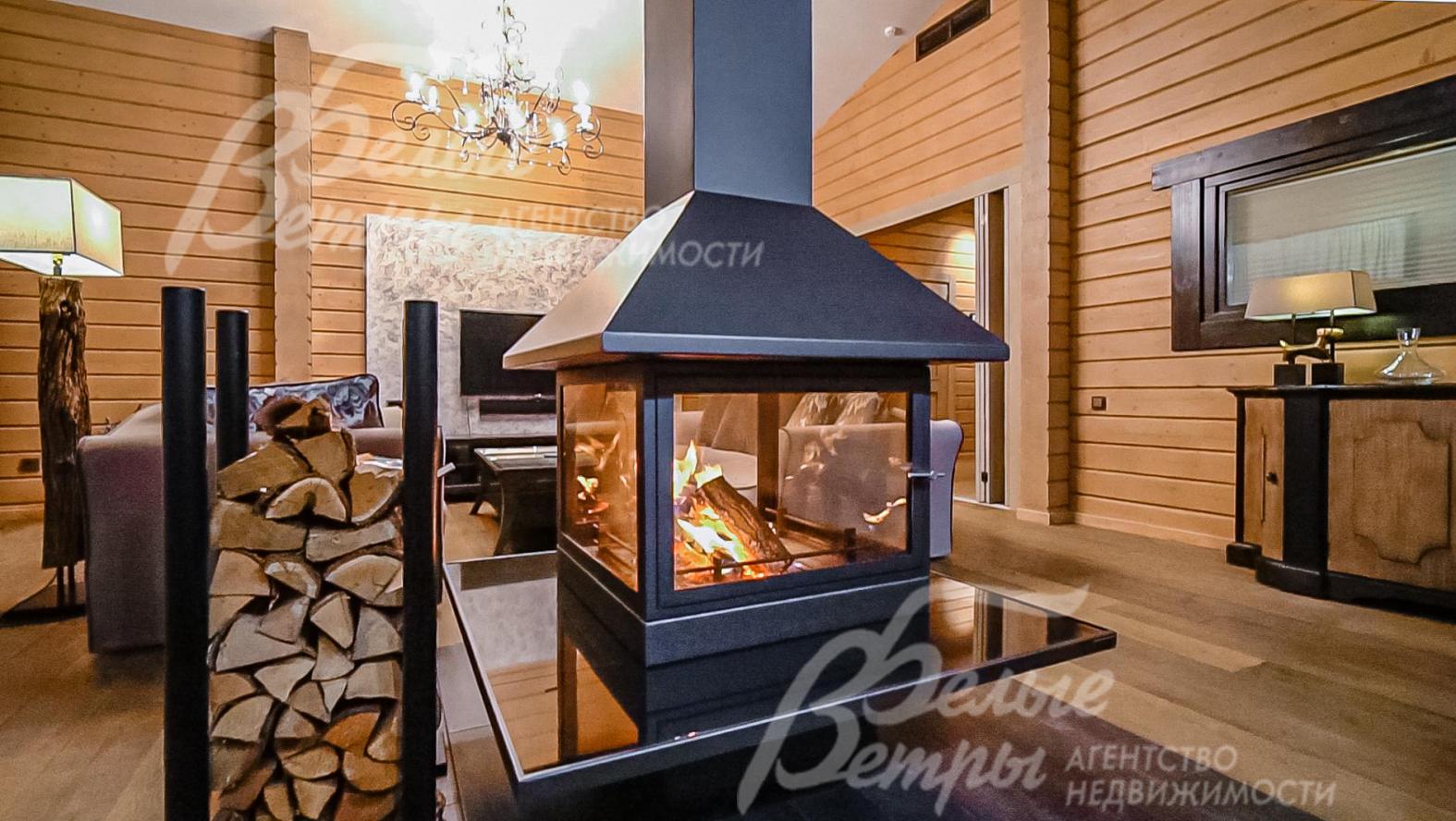 Подвесной двухсторонний камин (Испания) отделан чёрным мрамором Gabro на заказ