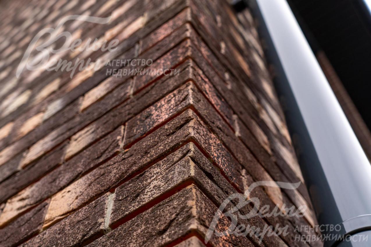 Дом облицован редуцированным кирпичом - эффектно и благородно