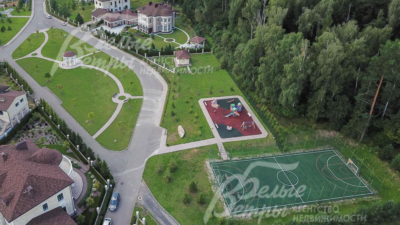 Спортивная и детская площадки в поселке Идиллия