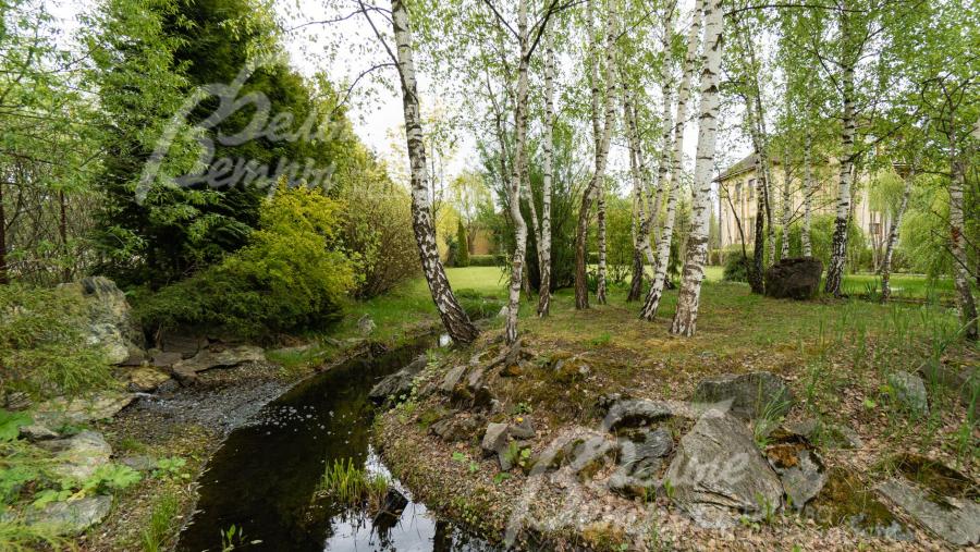 Остров по середине озера