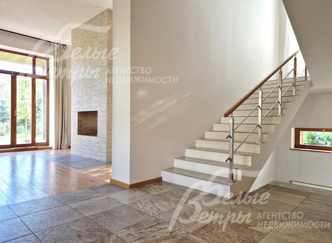 Надежный, удобный лестничный марш.