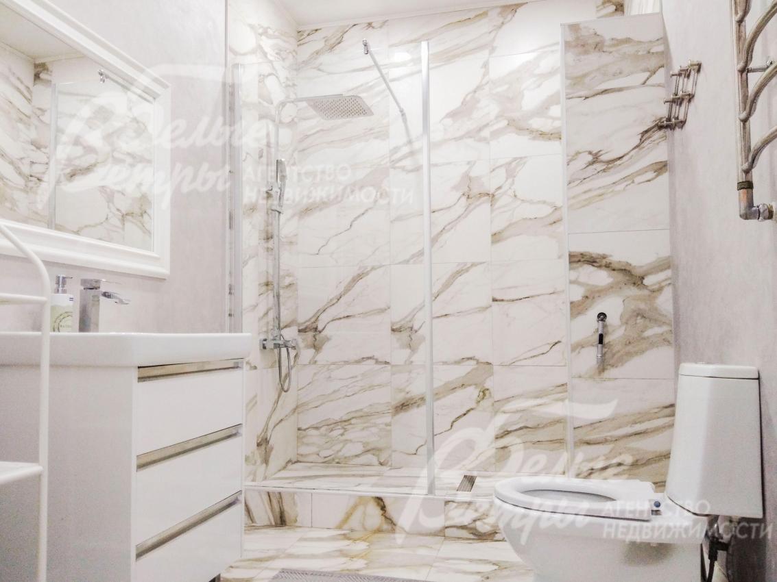 Санузел с душевой на первом этаже 8 кв.м