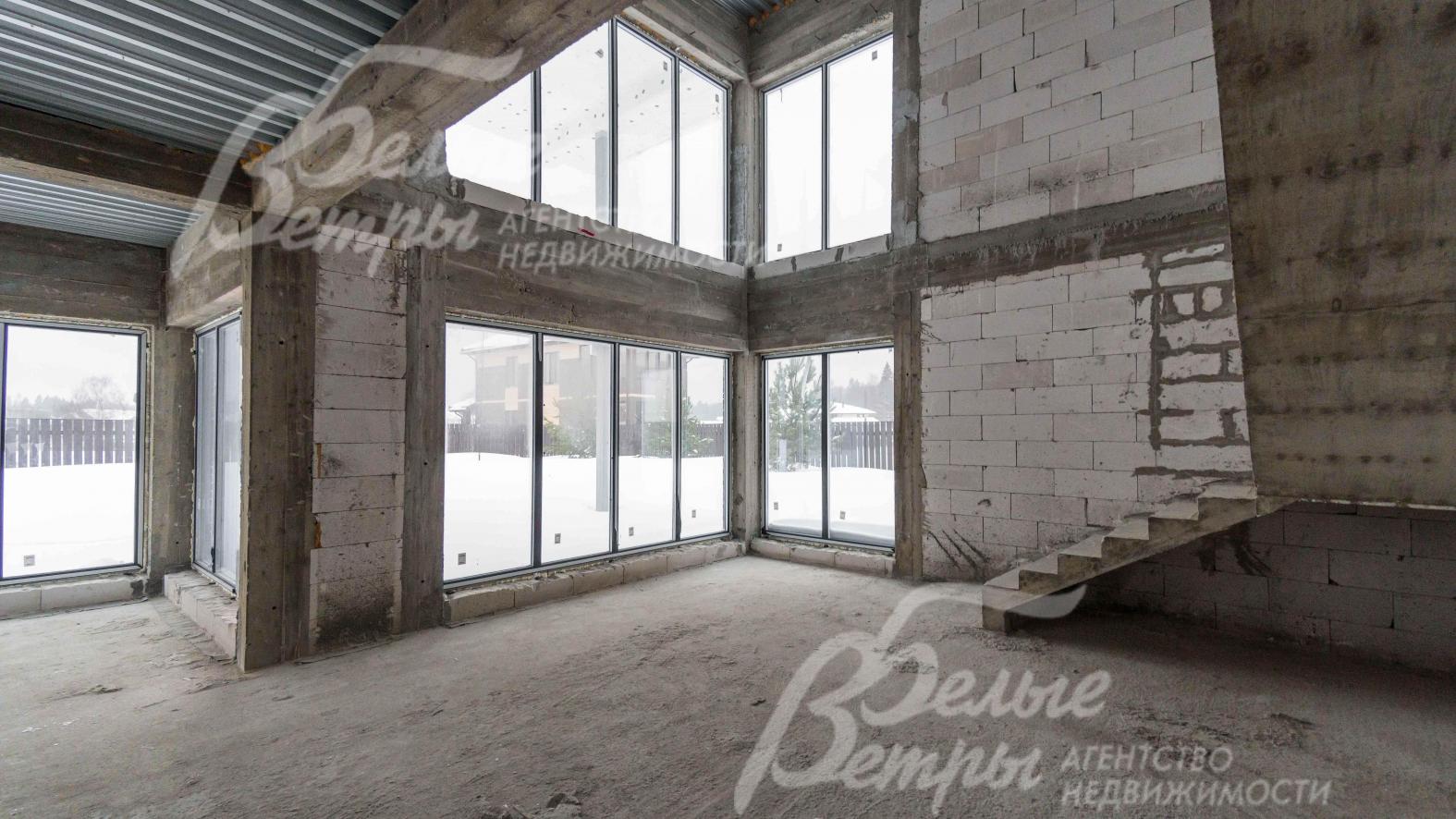 На полу бетонная стяжка