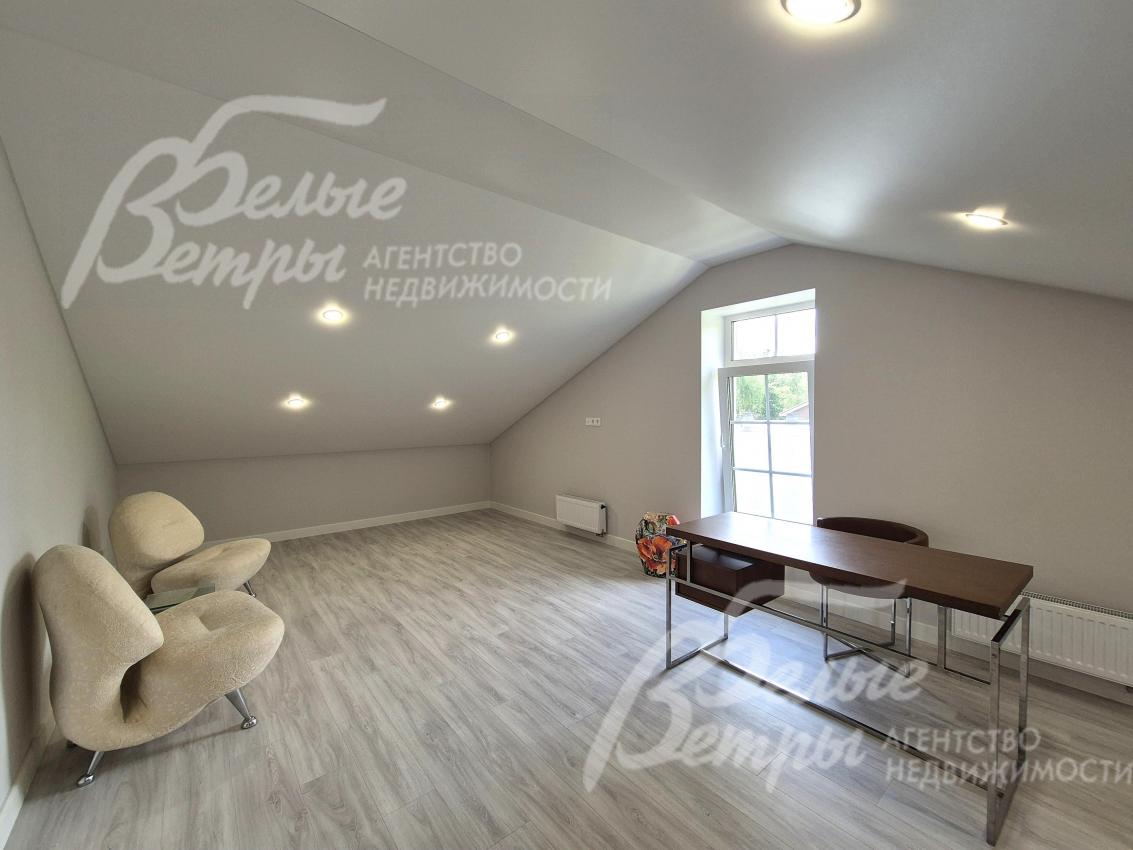 Кабинет-библиотека на 3-ем этаже.