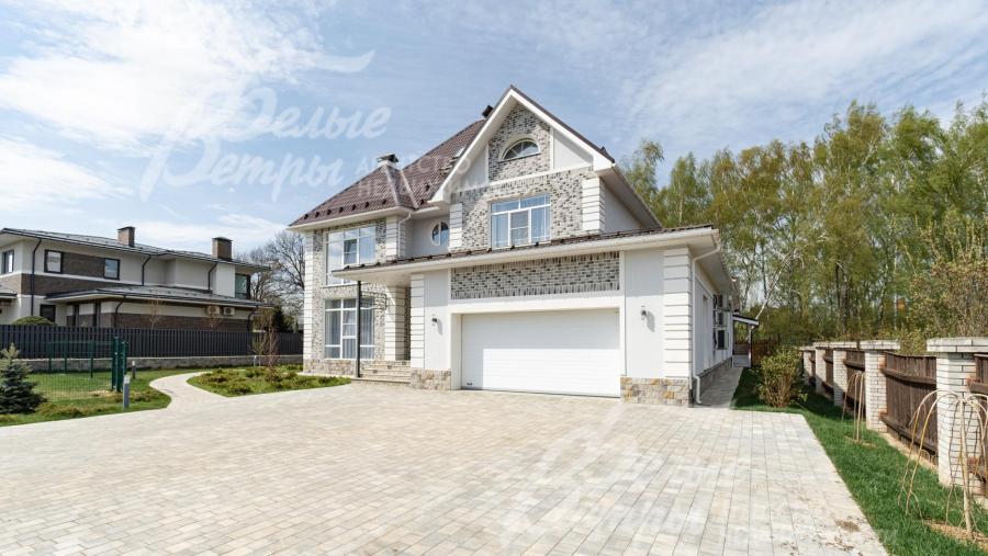 Большое парковочное место под  6 авто