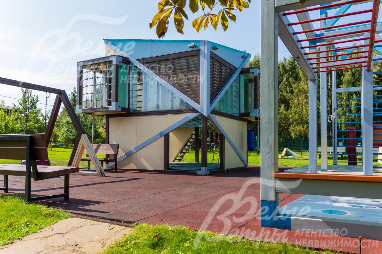 Игровая зона с лабиринтом