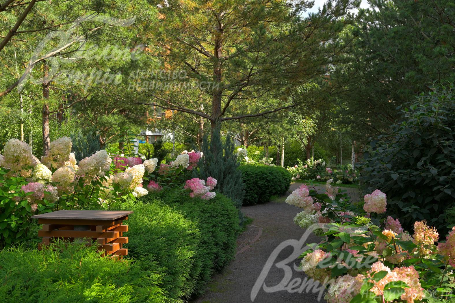 Парк на территории поселка Внуково Теннис Кантри Клаб