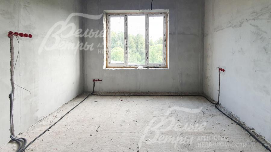 В доме - центральные коммуникации, электричество подведено