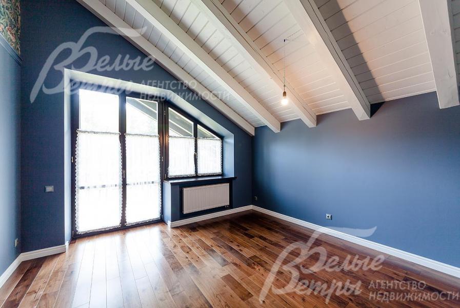 На стенах штукатурка и покраска английскими красками Little Green