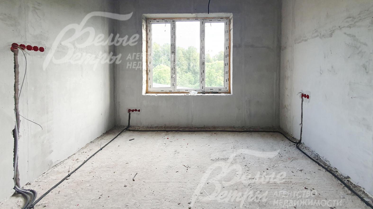 В доме - центральные коммуникации, электричество подведено