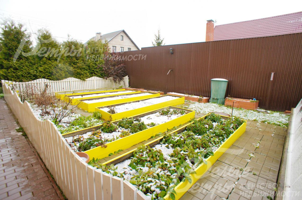 Свежая зелень, клубника или морковка, выращенная на своем огородике - принесут не только заряд витаминов, но и много положительных эмоций!)