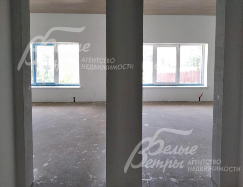 Установлены двухкамерные стеклопакеты ПВХ: в доме - большая площадь остекления, в том числе панорамные окна