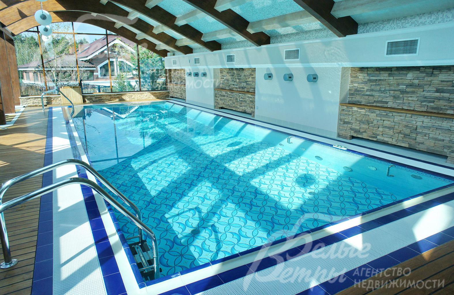 Отдельное строение с бассейном, СПА-зоной, сауной и хамамом