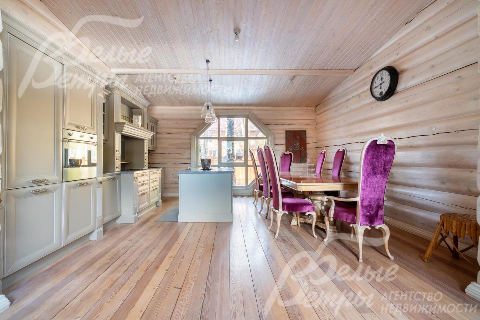 Стол и стулья из массива ореха ручной работы (Венеция)