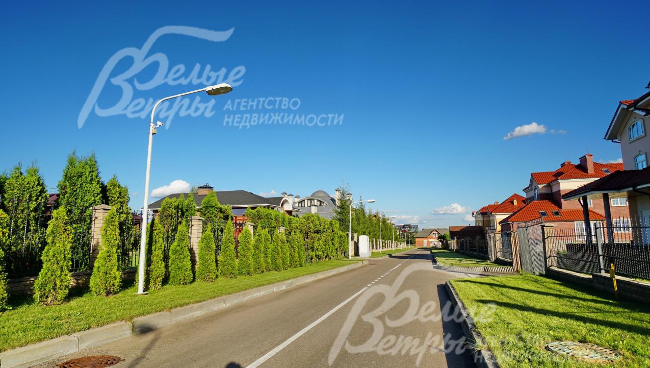 Коттеджный поселок построен в едином стиле