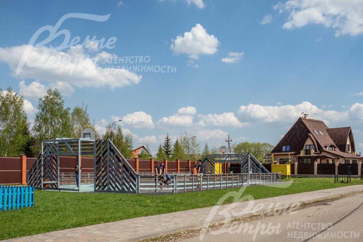 Оборудованная спортивная площадка