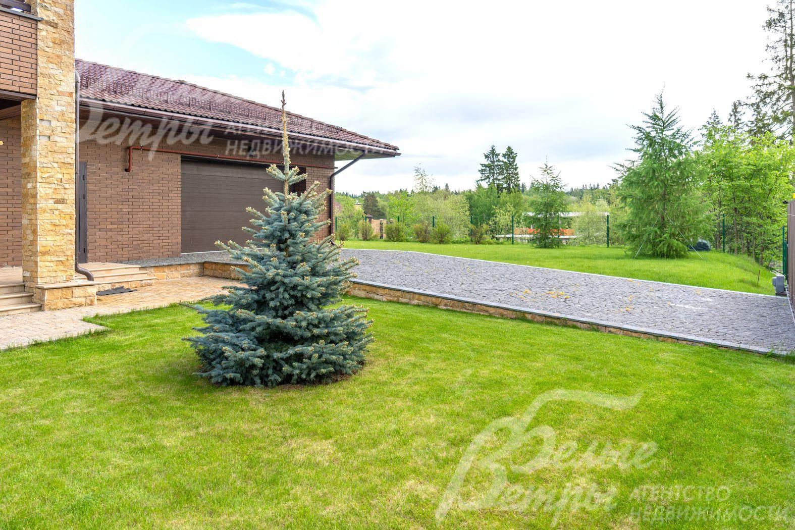 В доме гараж на 2 автомобиля