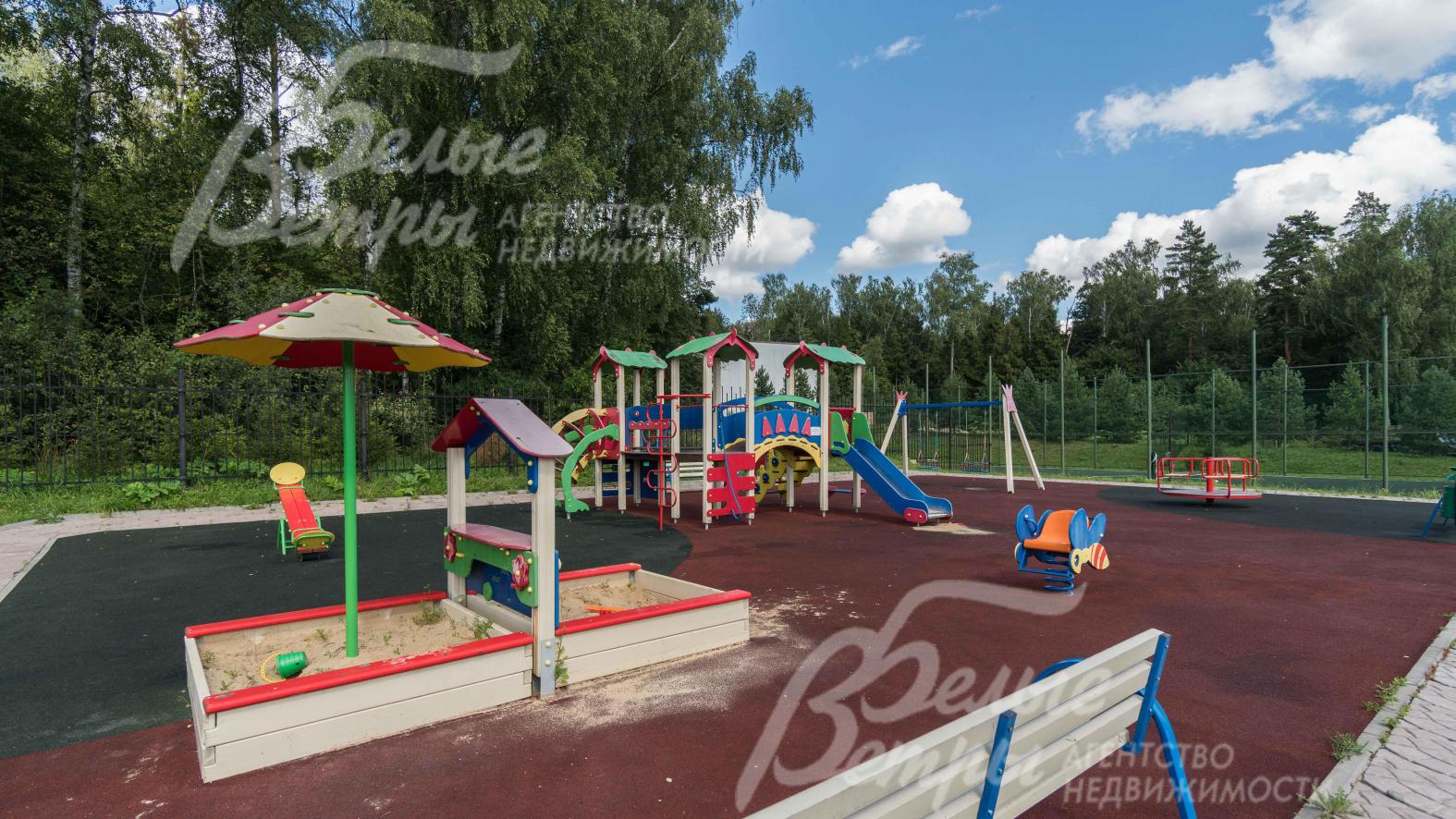 Детская площадка в поселке Идиллия