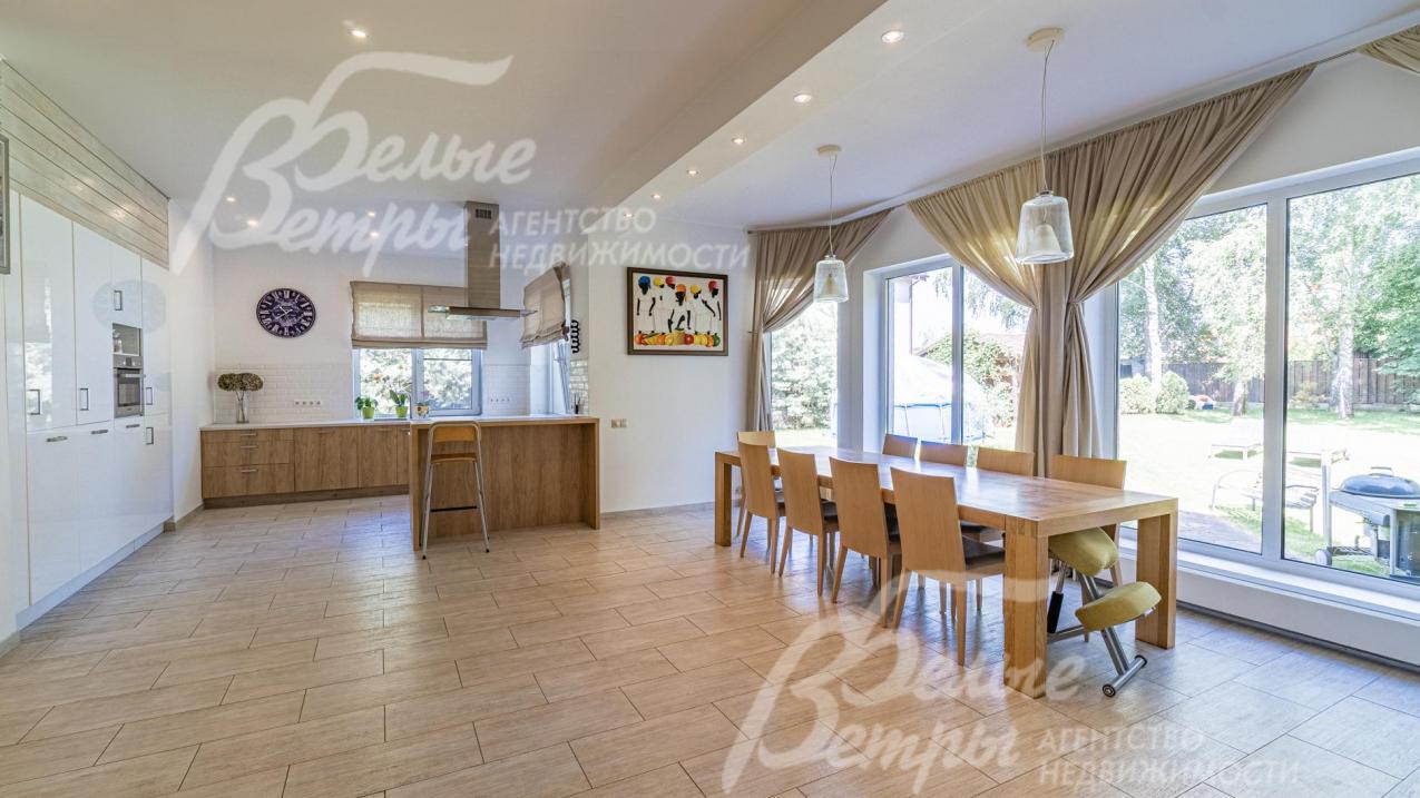 На полу 1-го этажа плитка производства Италия