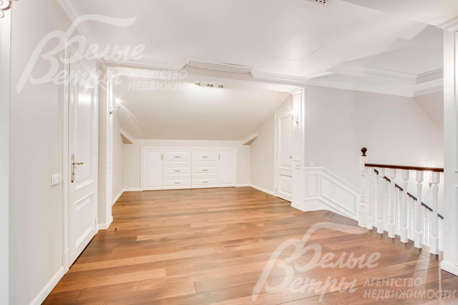 Холл 3 этажа