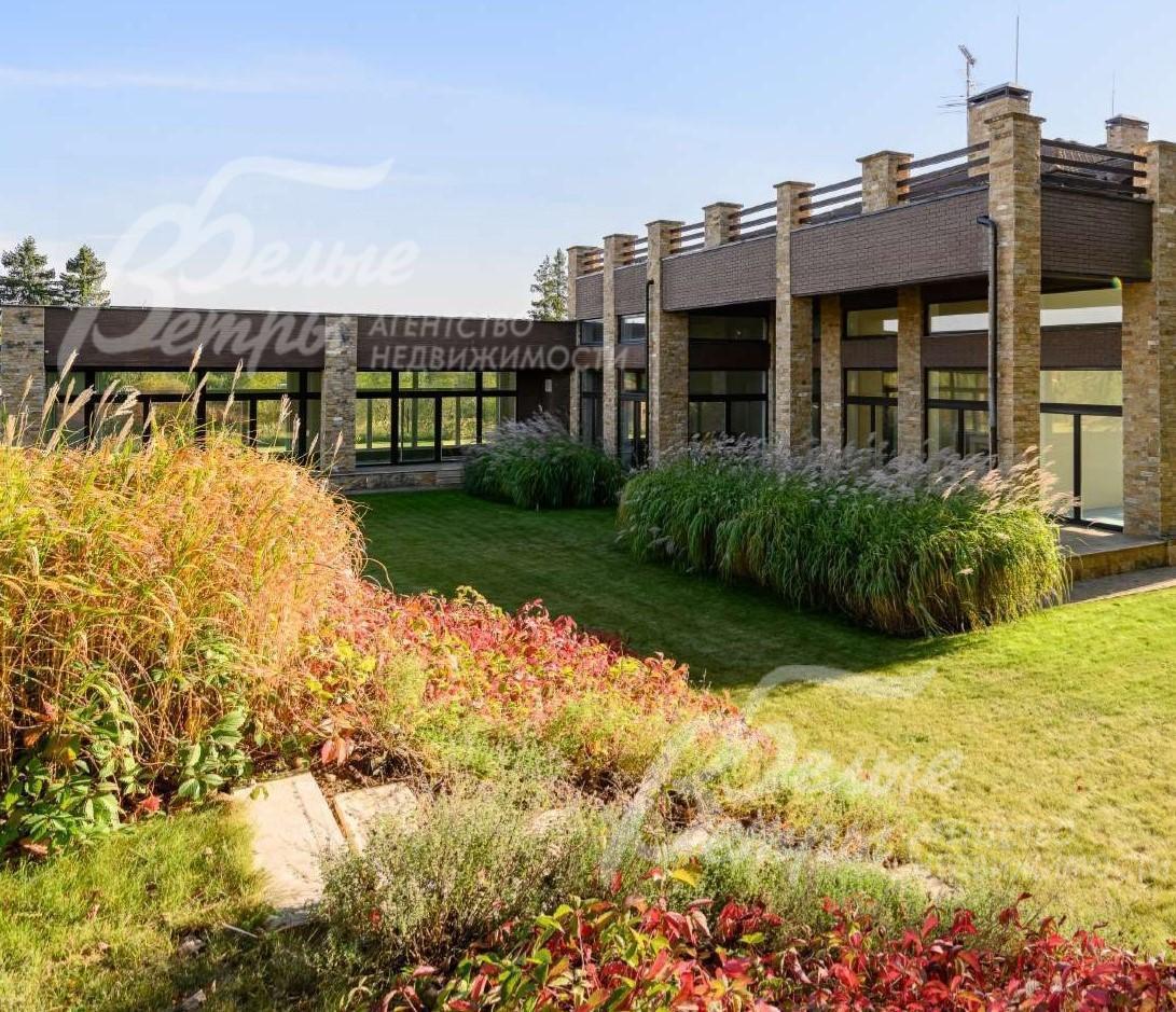 Крыло бассейна примыкает к дому