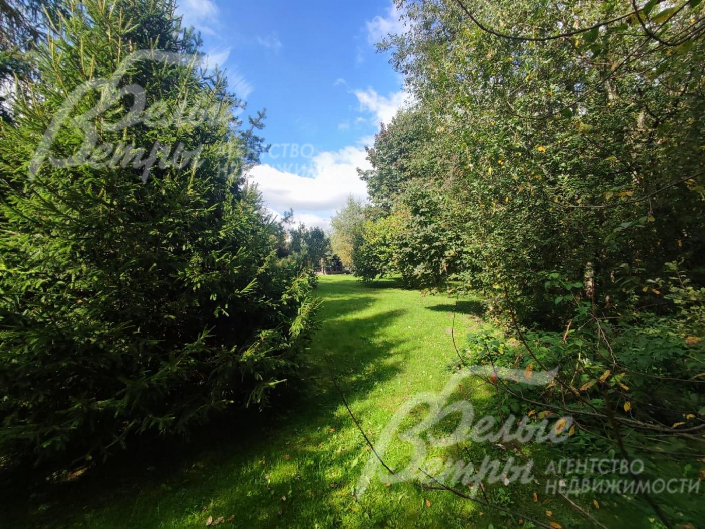 Локация - в живописном месте Подмосковья у реки Сосенка и лесного массива