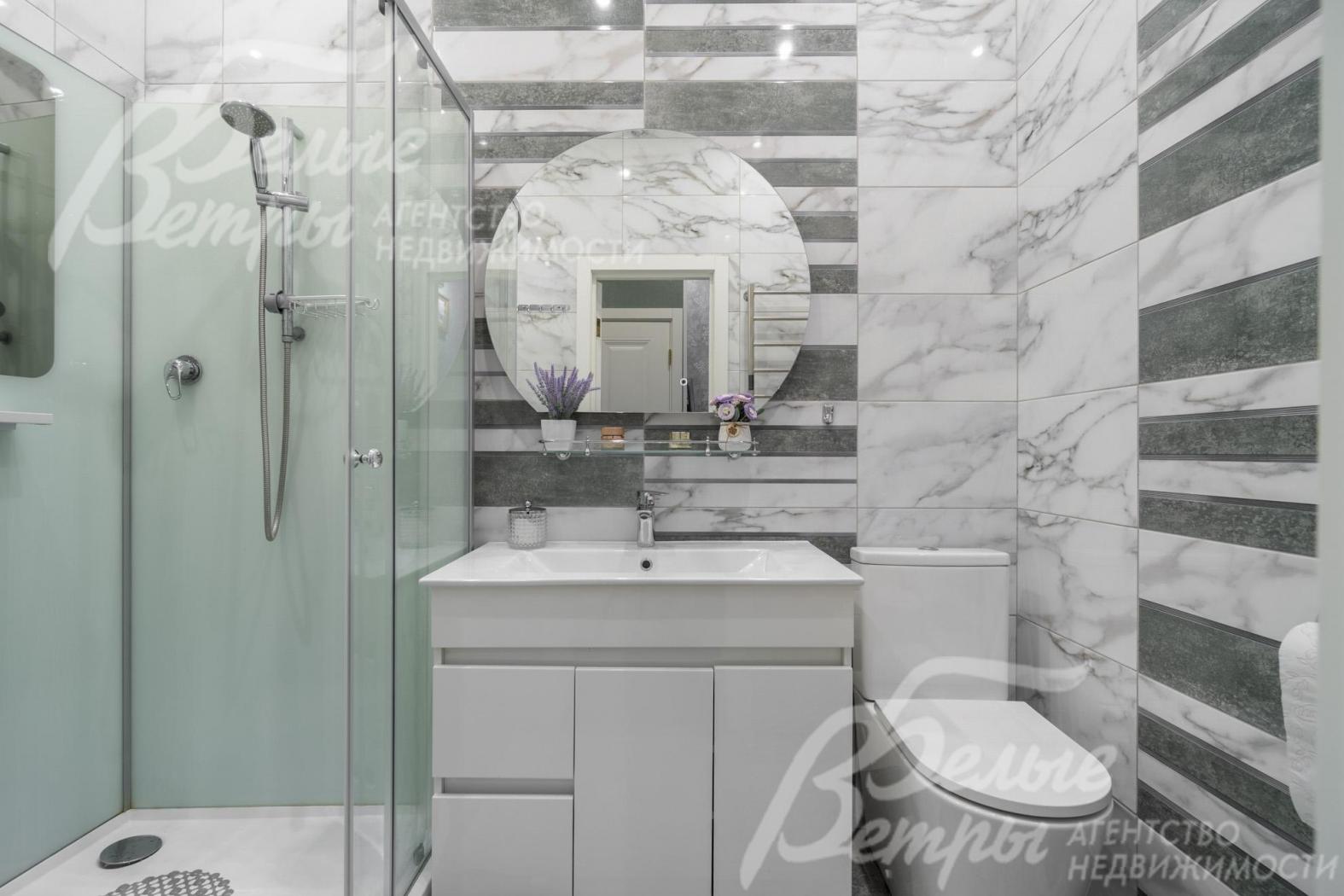 Санузел с душевой на 2-ом этаже.