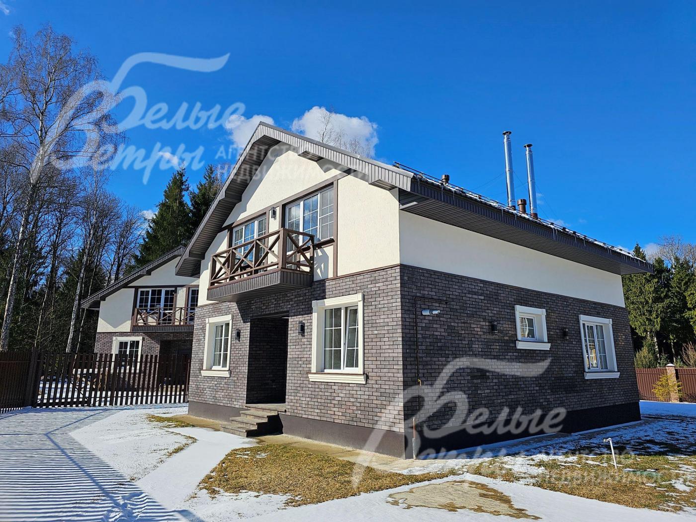 Дом отделан под ключ со всеми коммуникациями.