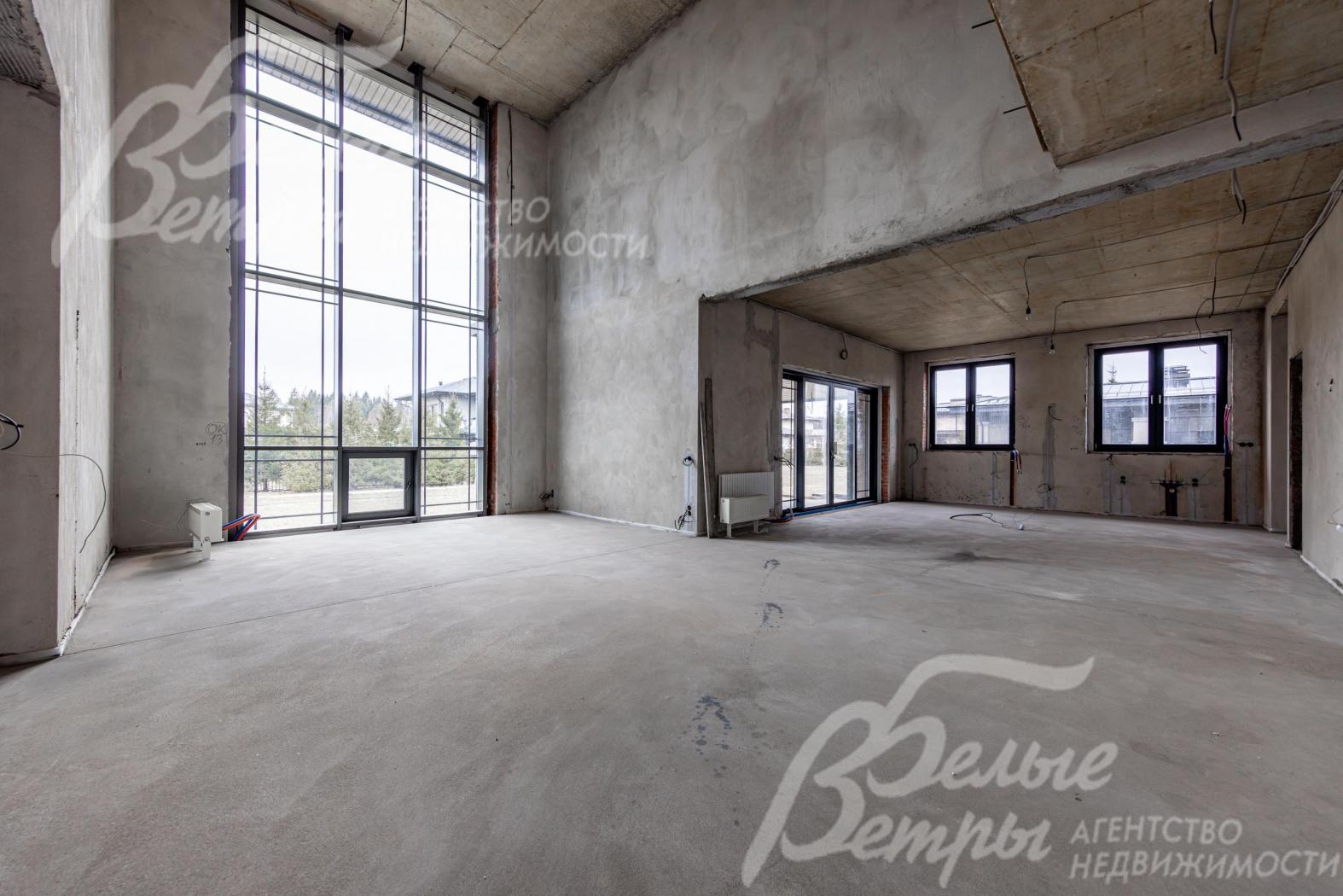 Каминный зал со вторым светом