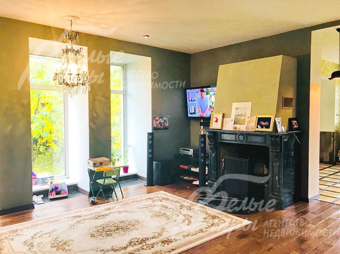 Камин в гостиной