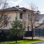 Въездная зона и парковка выложены бетонной брусчаткой толщиной 5,5 см