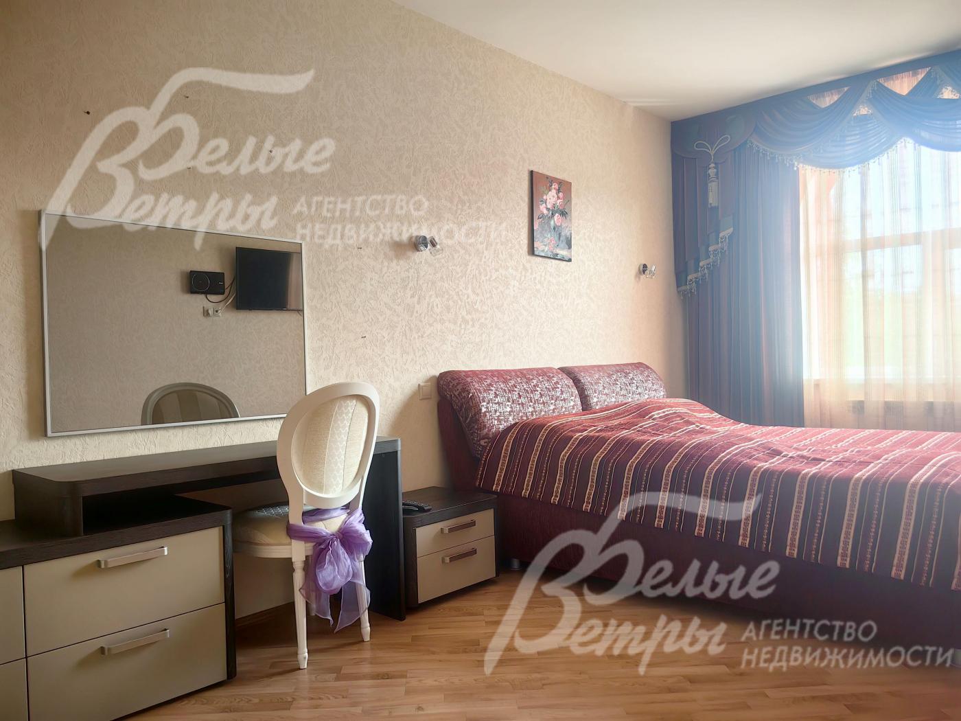 Спальня со своей гардеробной.