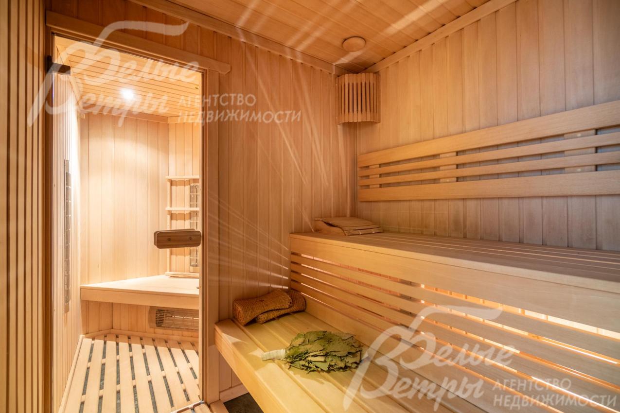 В парной зоне помимо хамама есть инфракрасная и электрическая сауны, санузел и тропический душ