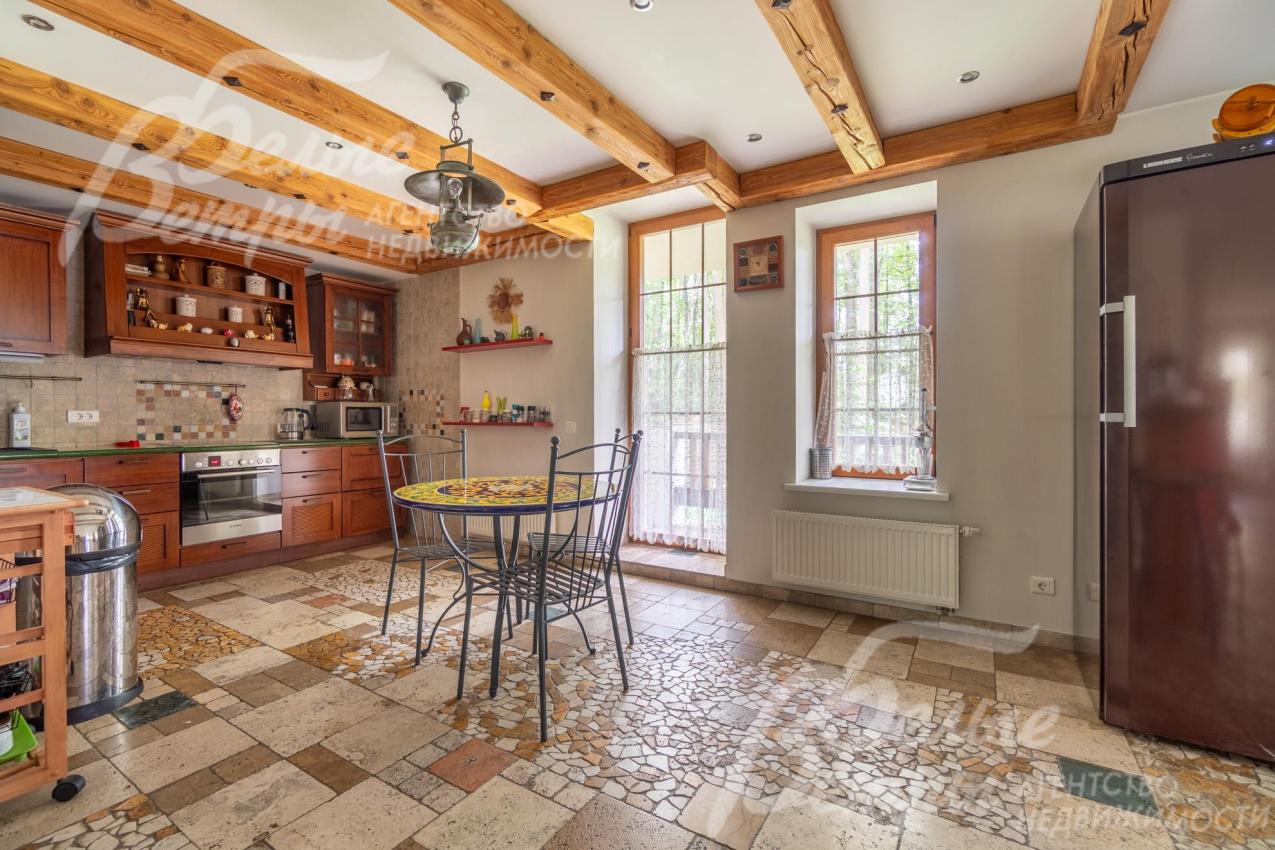 Итальянский кухонный гарнитур из массива дерева (вишня).