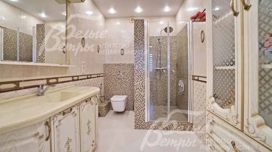 Санузел в гостевом доме на 1-м этаже