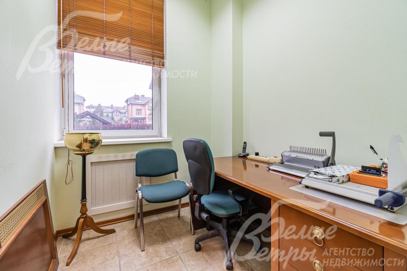 Кабинет на 1-м этаже