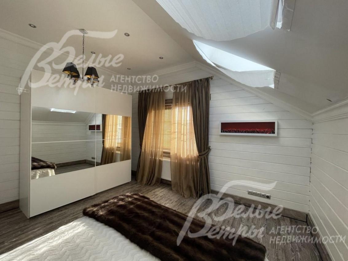 Мансардные окна в спальне