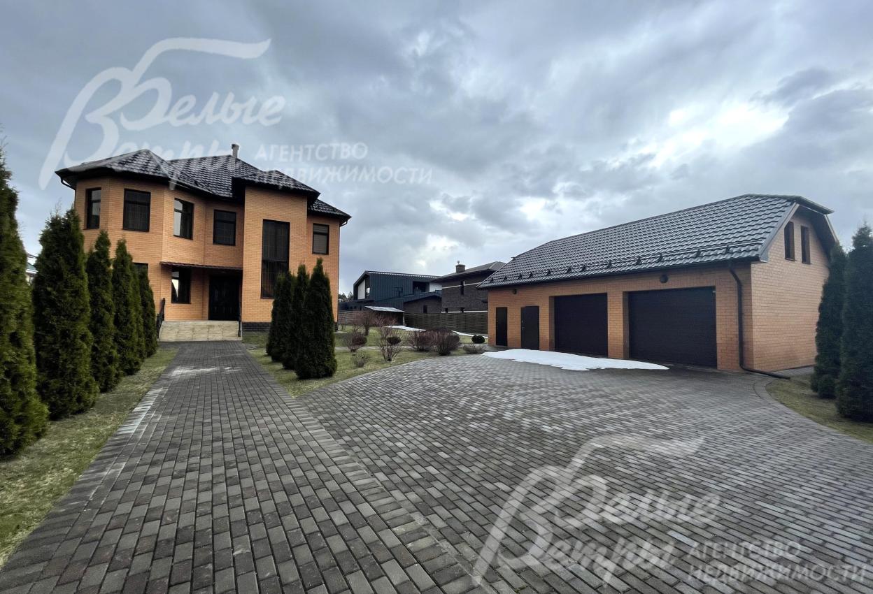 На участке 18 соток также расположен гараж 