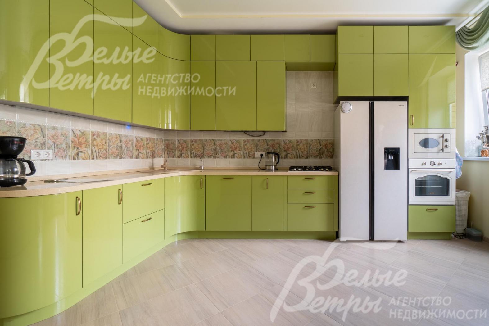 Готовый кухонный гарнитур со встроенной бытовой техникой