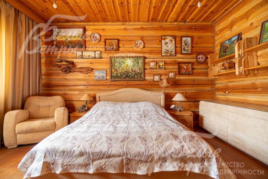 В спальнях - мебель Britannica.